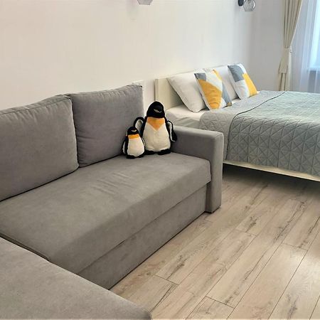 Iris Apartment On Popovich Lviv Buitenkant foto