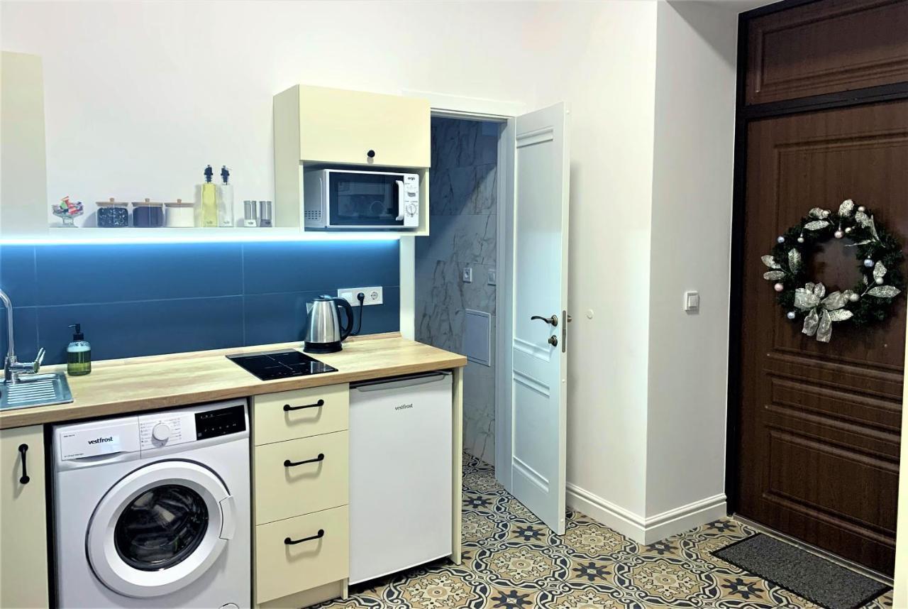 Iris Apartment On Popovich Lviv Buitenkant foto