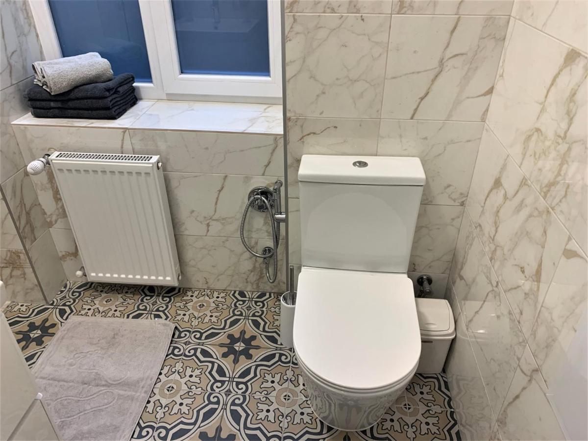 Iris Apartment On Popovich Lviv Buitenkant foto