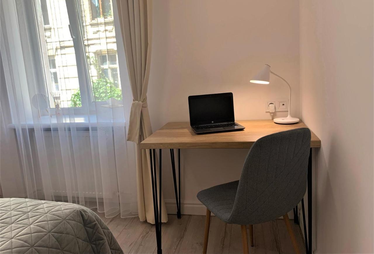 Iris Apartment On Popovich Lviv Buitenkant foto