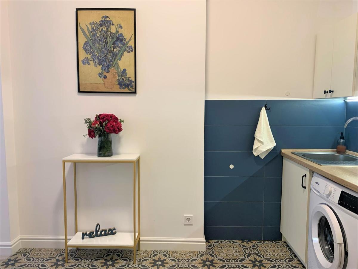 Iris Apartment On Popovich Lviv Buitenkant foto
