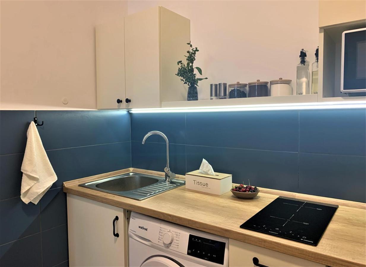 Iris Apartment On Popovich Lviv Buitenkant foto