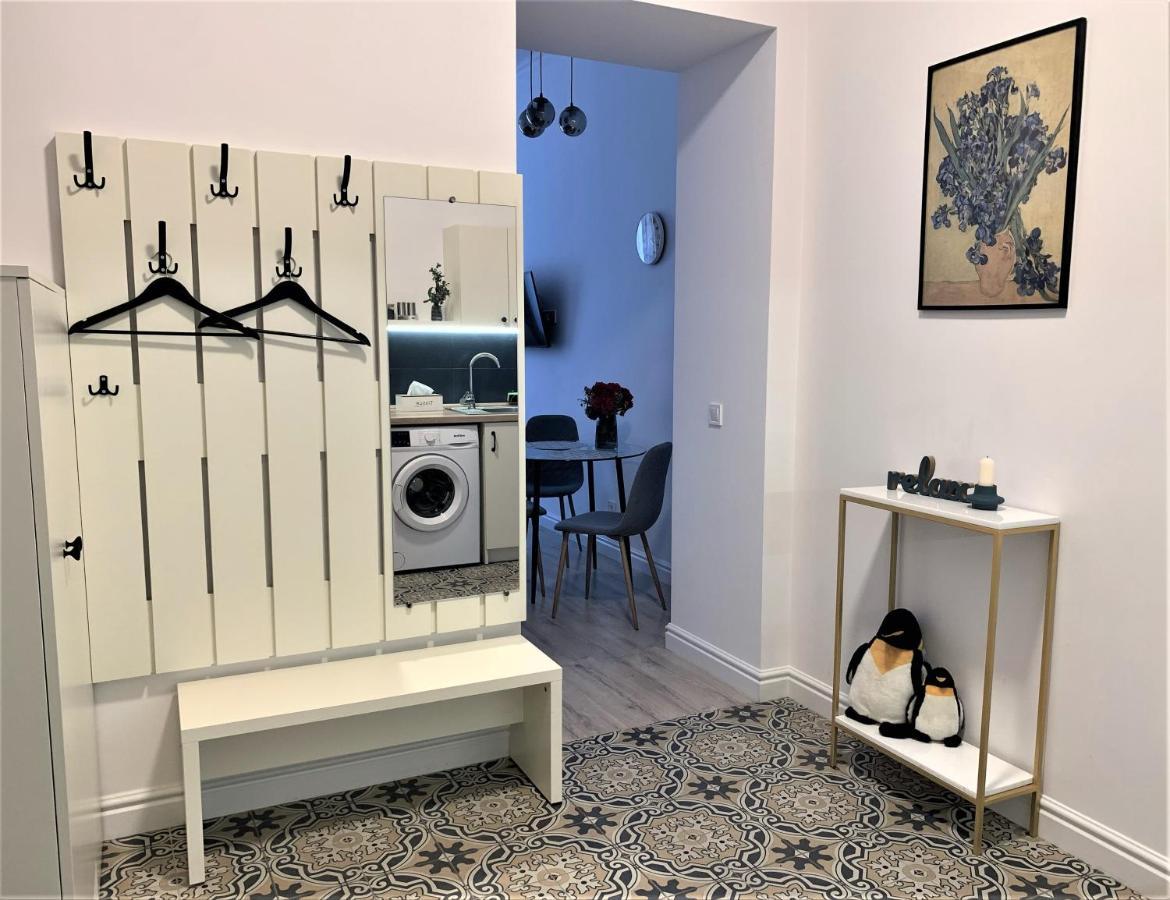 Iris Apartment On Popovich Lviv Buitenkant foto