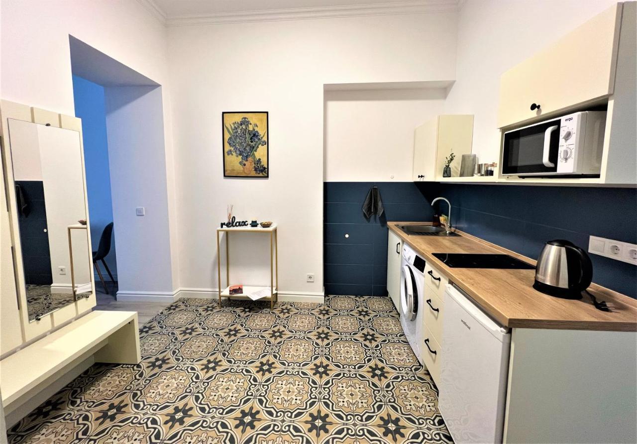 Iris Apartment On Popovich Lviv Buitenkant foto